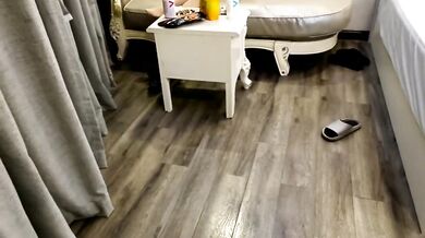 探花新片 瘦子探花梦幻馆良家，美容院漂亮小少妇，牀单湿好大一片，怪不得隔三岔五约炮